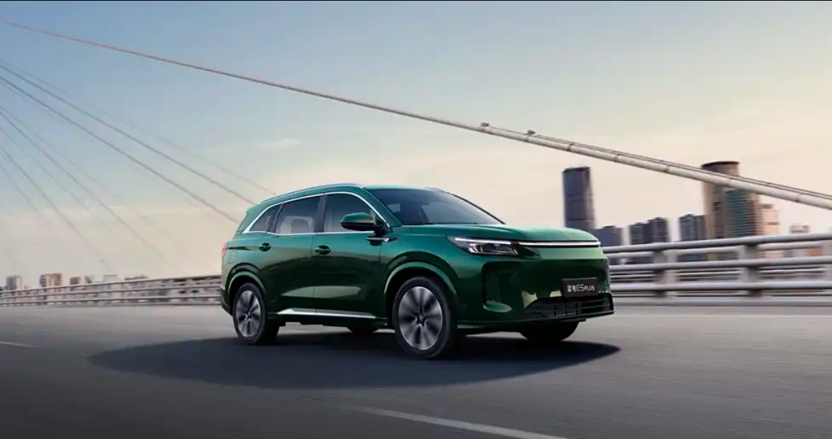 家庭出行的“新質(zhì)生產(chǎn)力”來(lái)了！藍(lán)電E5 PLUS 165km長(zhǎng)續(xù)航先享版